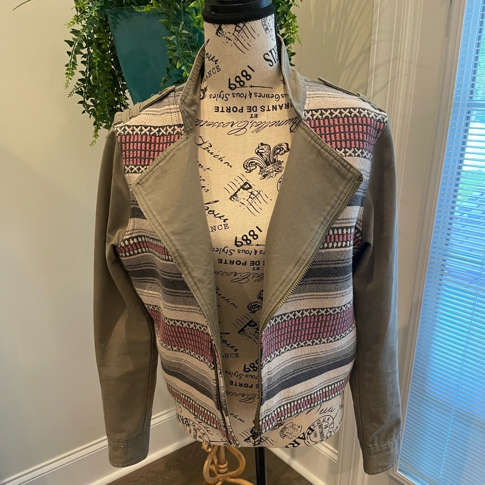 American Eagle Outfitters Jacket, size Large, pink/cream design side zipper
